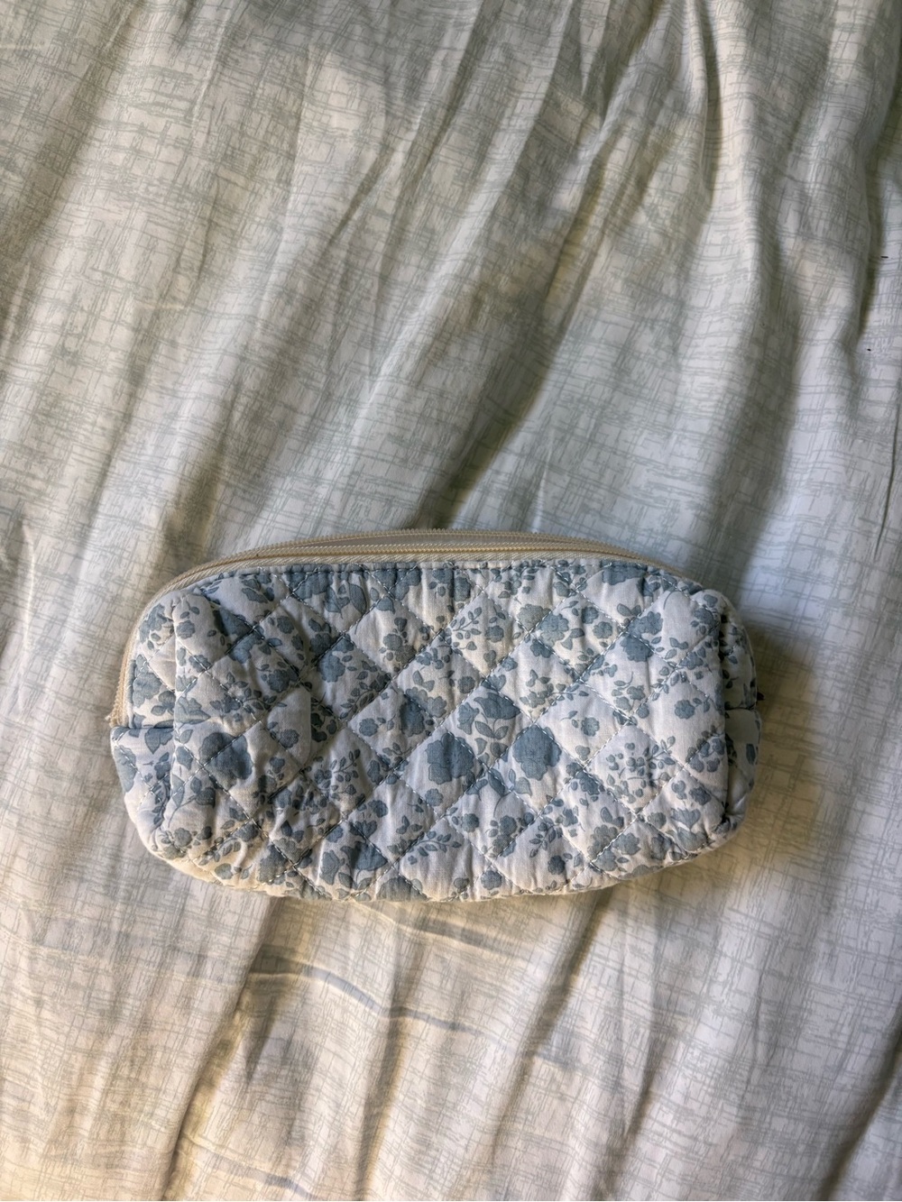 Cosmetic pouch